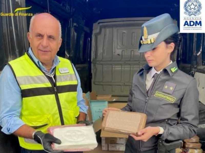 Trovati 55 kg di cocaina pura in un container al porto di Livorno