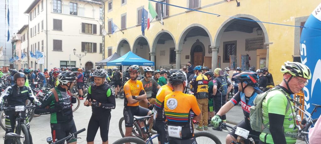 Castelbike, oltre 200 iscritti per il giro in bici nei boschi