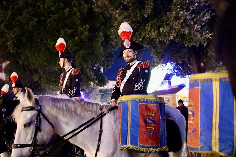 LA FANFARA DEI CARABINIERI A CAVALLO AD EMPOLI CITTA' DEL NATALE.doc 10