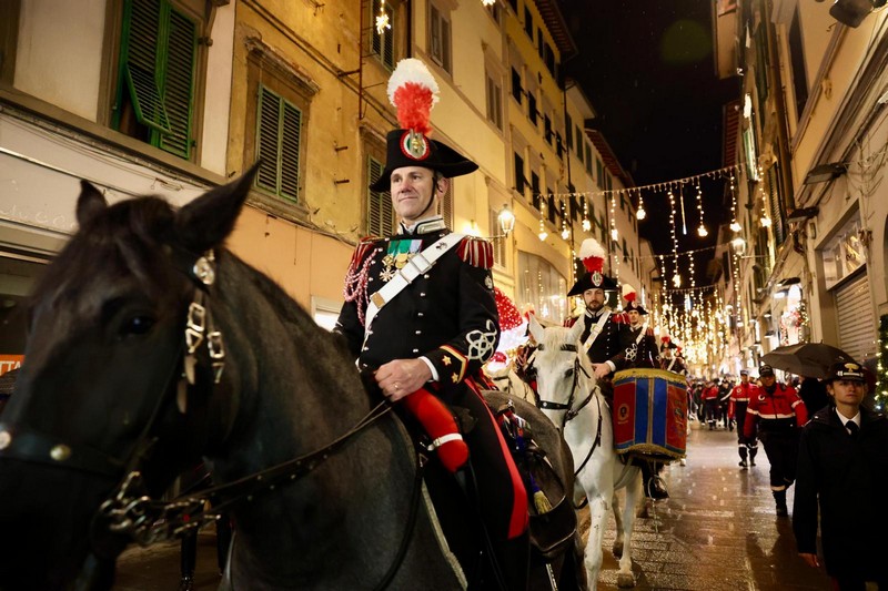 LA FANFARA DEI CARABINIERI A CAVALLO AD EMPOLI CITTA' DEL NATALE.doc 8