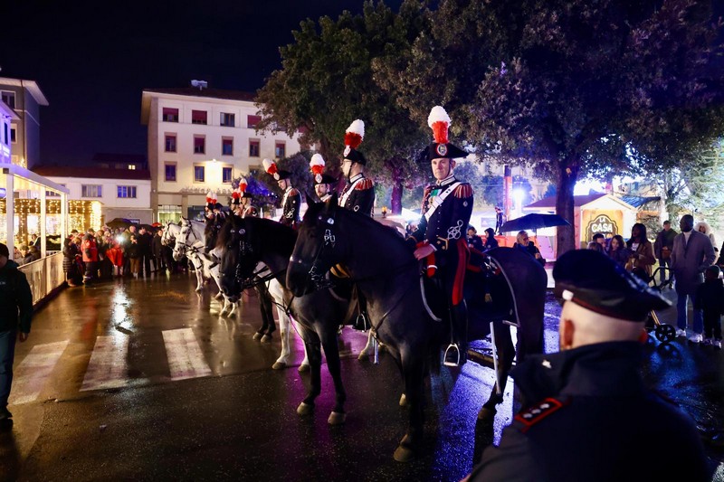 LA FANFARA DEI CARABINIERI A CAVALLO AD EMPOLI CITTA' DEL NATALE.doc 9