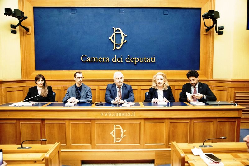 pinocchio_libro_lunghi_camera (1)