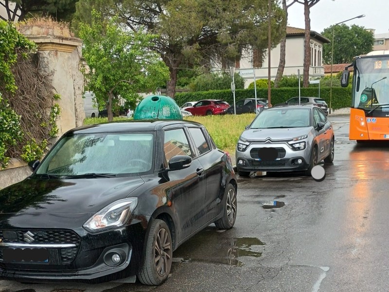 Pisa_Autolinee_Toscana_Bus_Bloccati_macchine_parcheggiate_denuncia1113
