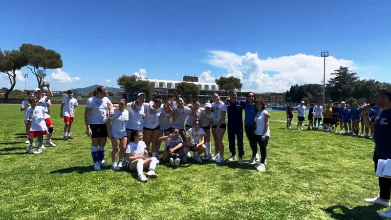 Squadre studentesche pallavolo maschile efemminile Istituto COmprensivo Statale di Santa Croce sull'Arno oro e argento regionali Giochi della G[1]