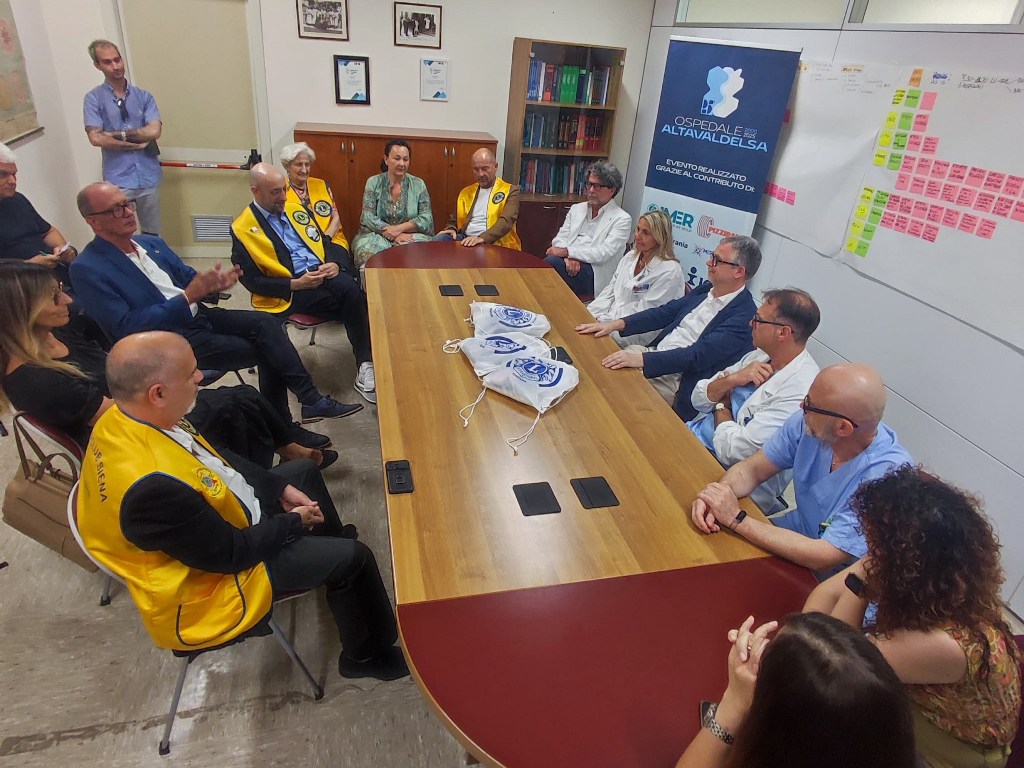 Consegna kit Lions a Campostaggia - Foto 2