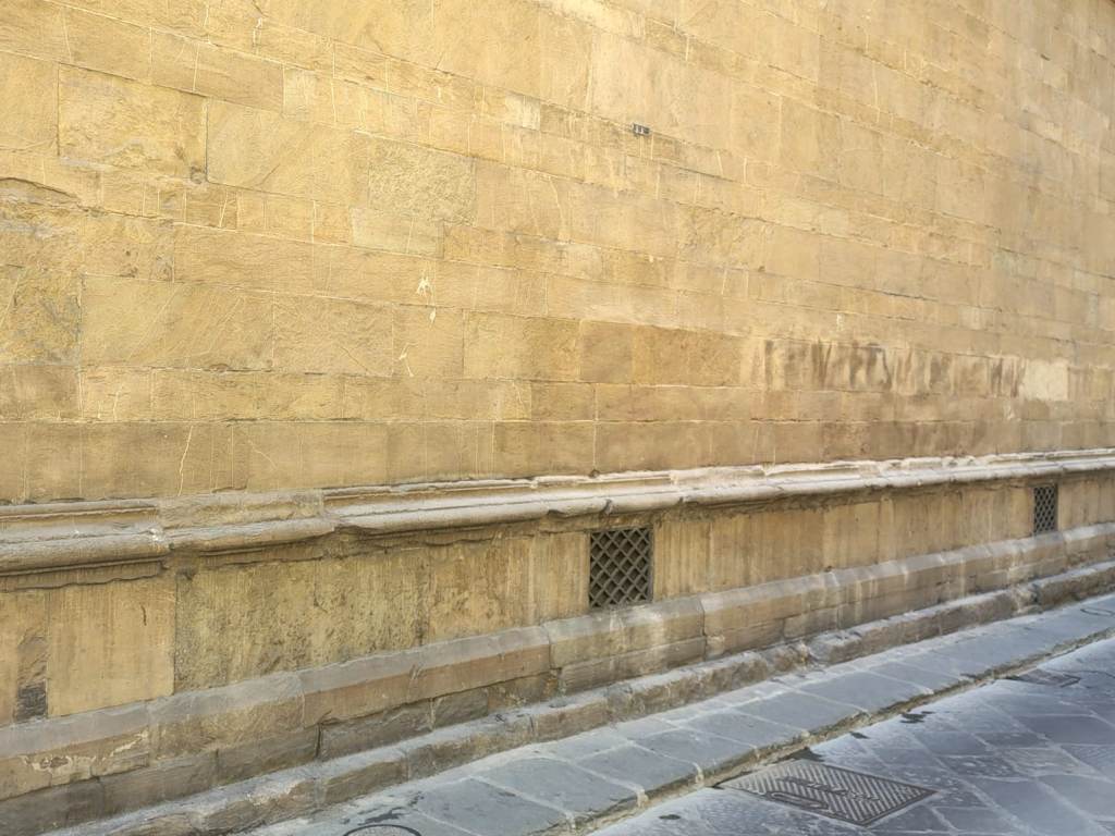 fondazione_custodi_del_bello_rupulita_facciata_chiesa_santa_trinita_vandalizzata_firenze_2025 (14)