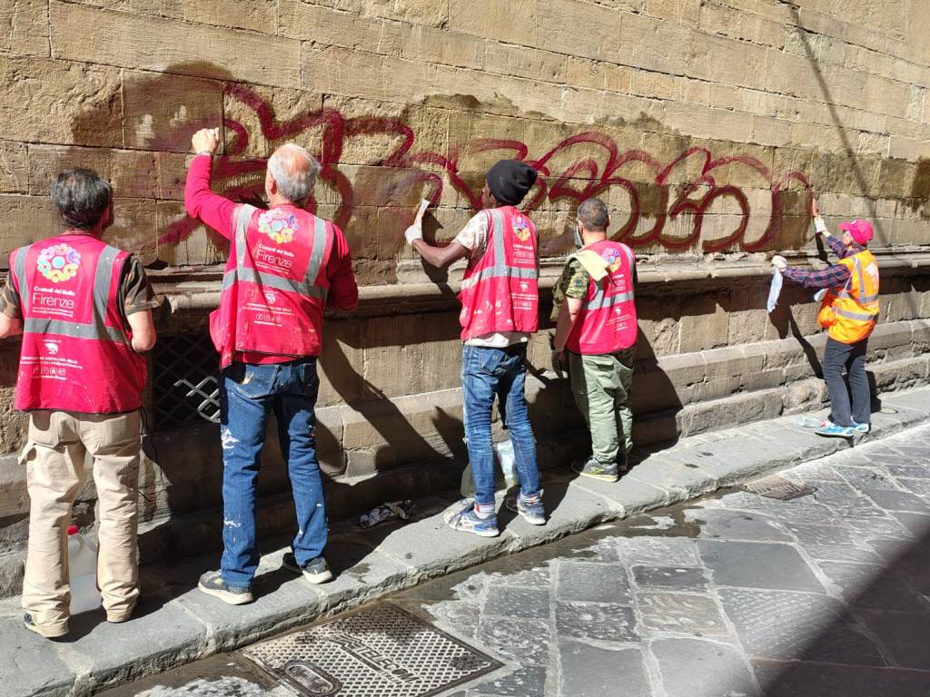 fondazione_custodi_del_bello_rupulita_facciata_chiesa_santa_trinita_vandalizzata_firenze_2025 (3)