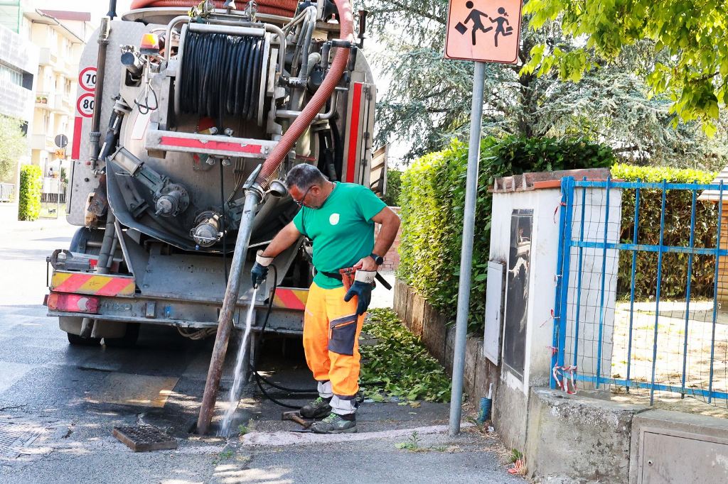 pulizia tombini acque piovane