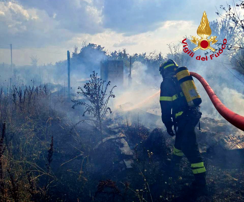 Incendio rotoballe sesto 2025 (3)