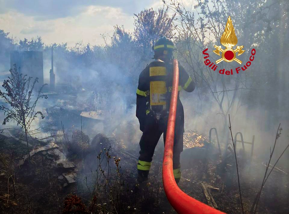 Incendio rotoballe sesto 2025 (4)