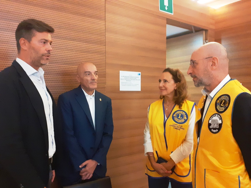 Il Direttore Mari con il Governatore Tuccinardi e i soci Lions