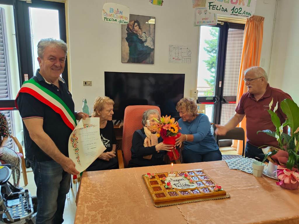 Nonna_felida_compie_102_anni_gambassi (2)