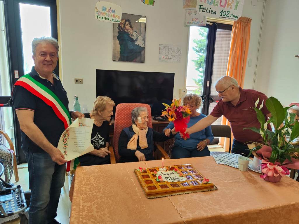 Nonna_felida_compie_102_anni_gambassi (5)