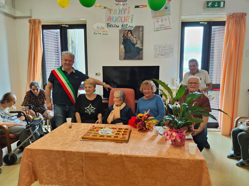 Nonna_felida_compie_102_anni_gambassi (6)