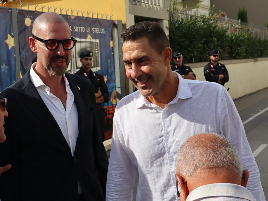 Roberto-Vannacci-Il_generale_Lega-Bar-Cristallo-Empoli-16-settembre-2025 (10)