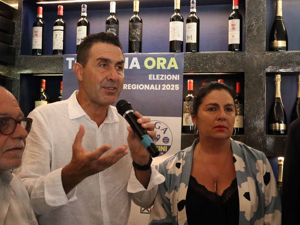 Roberto-Vannacci-Il_generale_Lega-Bar-Cristallo-Empoli-16-settembre-2025 (16)