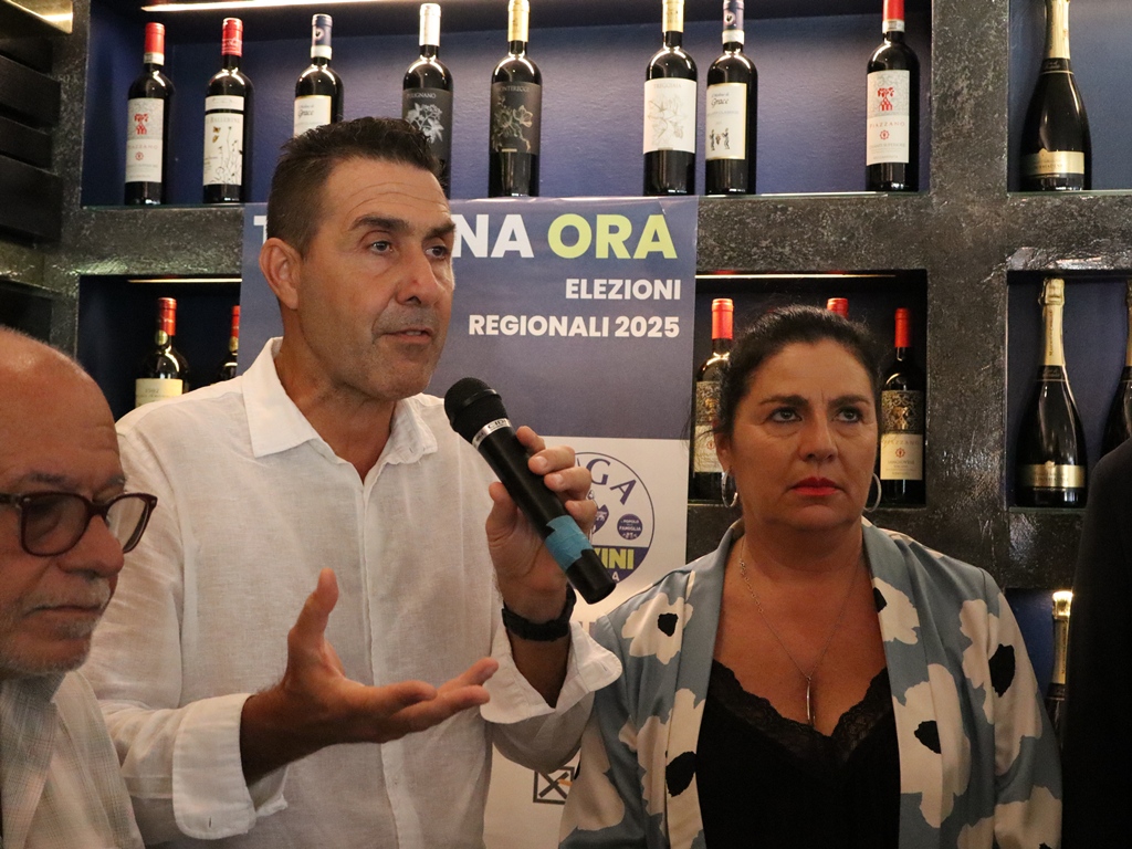 Roberto-Vannacci-Il_generale_Lega-Bar-Cristallo-Empoli-16-settembre-2025 (17)