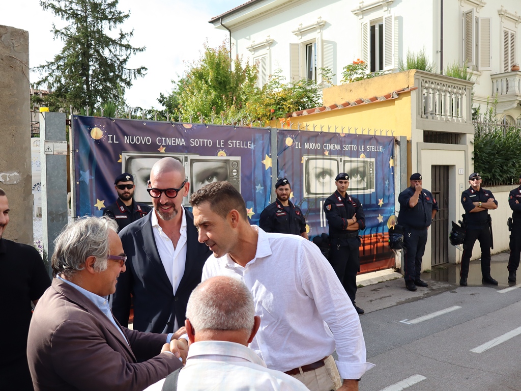 Roberto-Vannacci-Il_generale_Lega-Bar-Cristallo-Empoli-16-settembre-2025 (8)