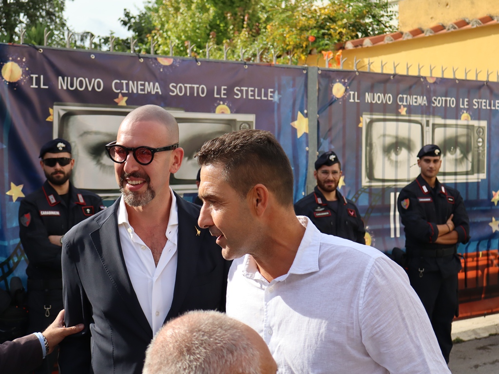 Roberto-Vannacci-Il_generale_Lega-Bar-Cristallo-Empoli-16-settembre-2025 (9)