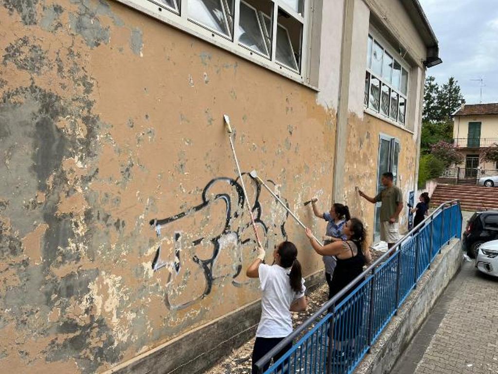 consulta_giovani_vinci_ripulisce_scuola_vandalizzata (4)