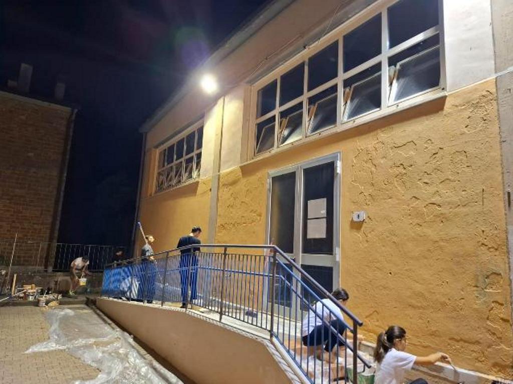 consulta_giovani_vinci_ripulisce_scuola_vandalizzata (7)
