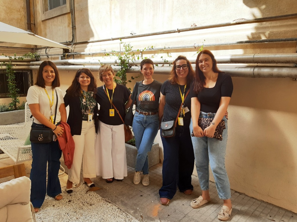 giardino_ragazze_Ikea