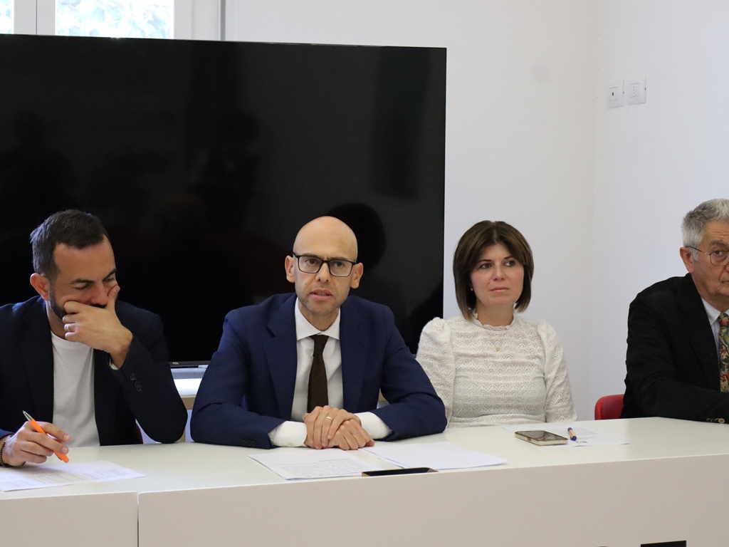 Conferenza-PD-vittoria-elezioni-regionali-14-ottobre-2025 (3)