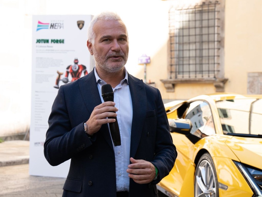 Lucca-Comics-Hera-Lamborghini-Eroi-Robot-Ambiente (1)