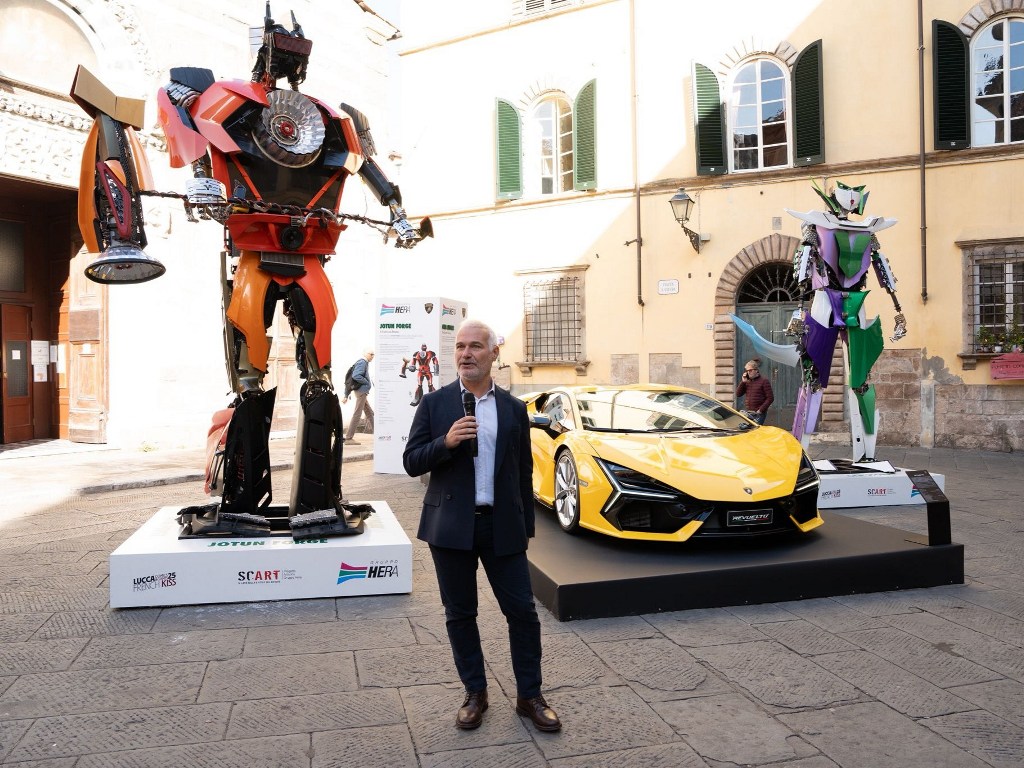 Lucca-Comics-Hera-Lamborghini-Eroi-Robot-Ambiente (2)