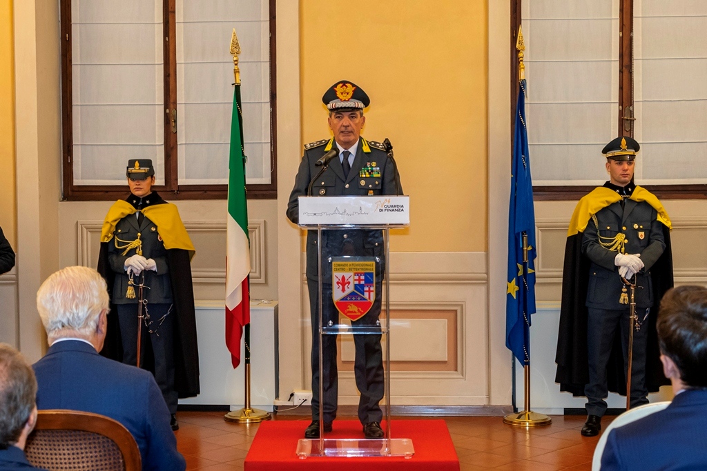 Cambio al vertice della Guardia di Finanza a Firenze Riccardo Rapanotti nuovo comandante Interregionale (1)