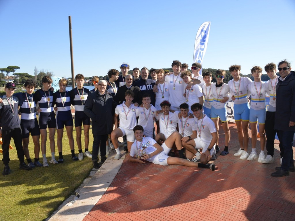 Canottieri_Limite_Campioni_Italia_8+_Under17_e_2_argenti_4-_maschile_e_femminile_novembre_2025 (2)