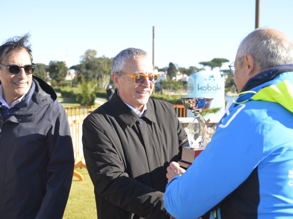 Canottieri_Limite_Campioni_Italia_8+_Under17_e_2_argenti_4-_maschile_e_femminile_novembre_2025 (4)