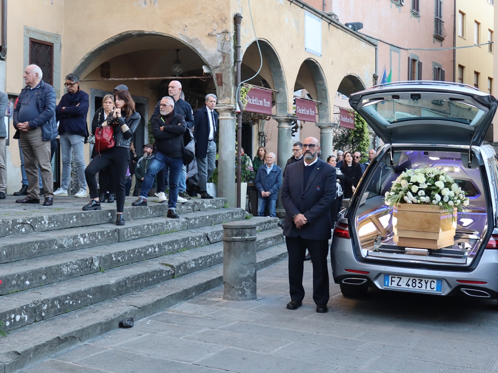 Funerale-Loriano-Bagnoli-Sammontana-4-Novembre-2025 (37)