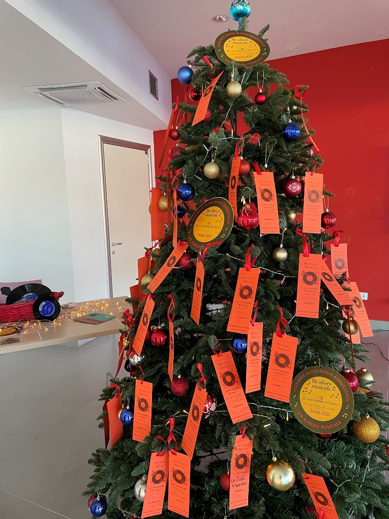 L'albero di Natale musicale di Santa Maria Annunziata