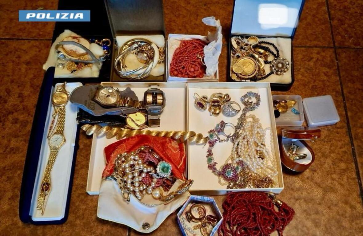 Gioielli truffa carabiniere Lucca Polizia