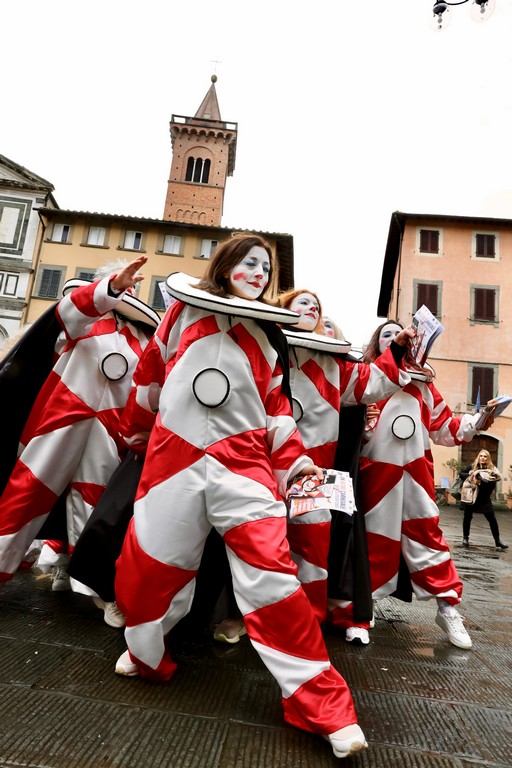 burlamacchi in piazza farinata