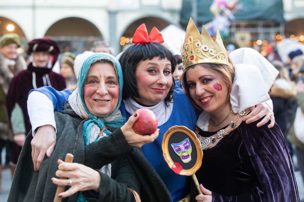 foto archivio - carnevale in piazza