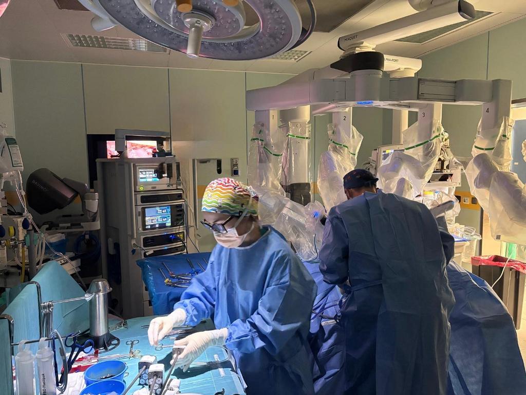 foto intervento con robot