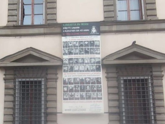 Palazzo Strozzi Striscione Libertà In Iran