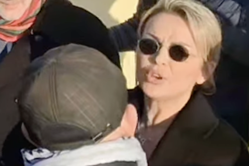 Francesca Pascale contro i pro Pal al Carnevale di Viareggio: "Pulitevi il c**o con la Kefiah"