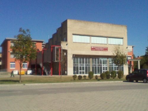 Sventato tentativo di occupazione al liceo sportivo di Cascina: danni per migliaia di euro