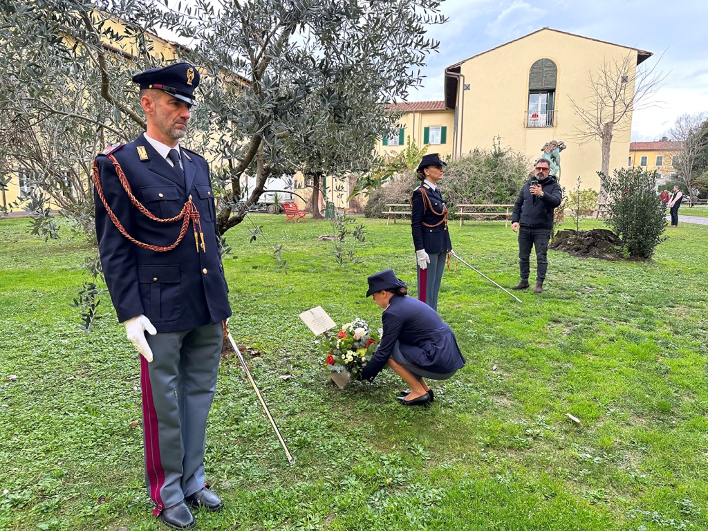 Omaggio a Palatucci_deposizione composizione fiori
