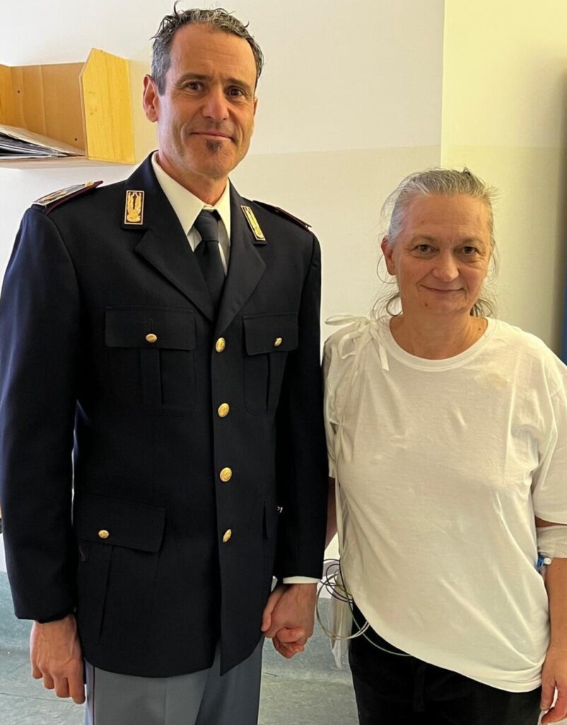 signa-messa-sandra-poliziotto-malore-defibrillatore-parrocchia