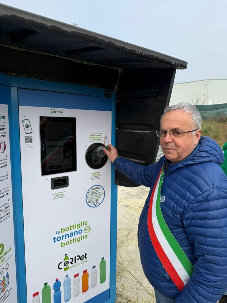 ecocompattatore-coop-borgo-san-lorenzo-plastica