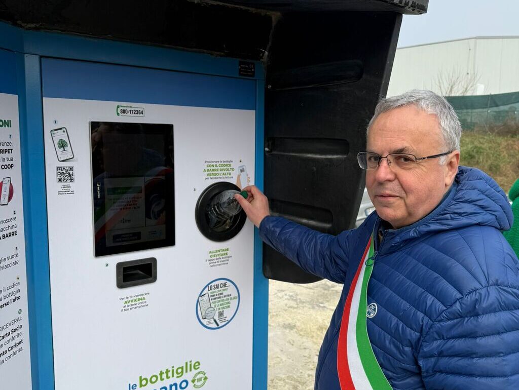 ecocompattatore-coop-borgo-san-lorenzo-plastica