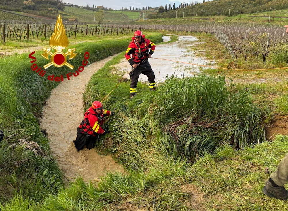 Cade dalla moto e finisce in un canale: a Vinci ricerche in corso di un giovane
