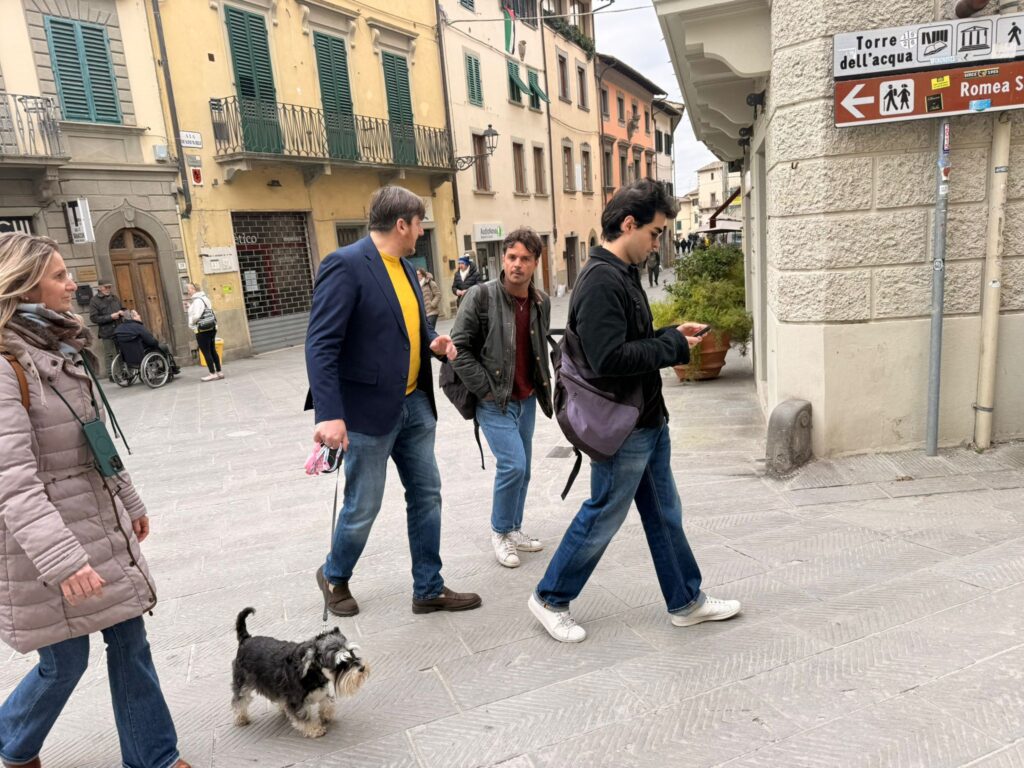 Wikipedro in piazza dell'Orologio