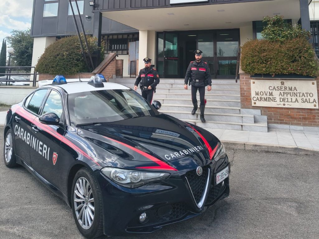 Arezzo, picchia il tassista per non pagare la corsa: arrestato 20enne