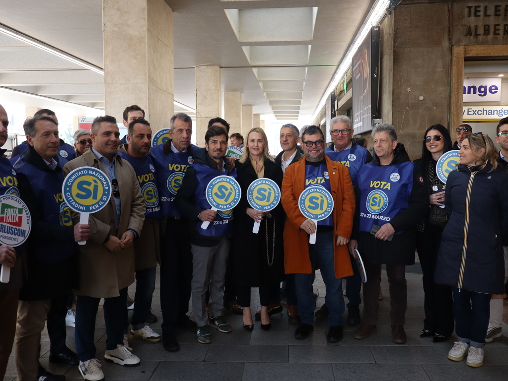 Una Freccia per il Sì Forza Italia Stella Bergamini Campinoti