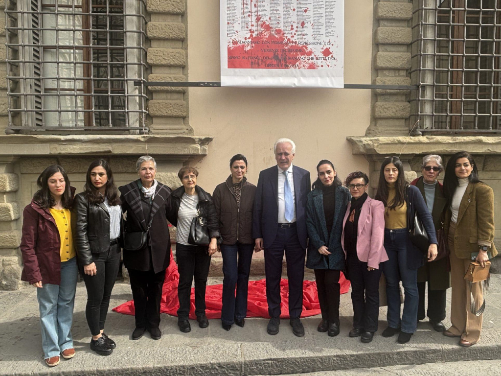 A Firenze lo "Striscione della libertà" per le donne iraniane